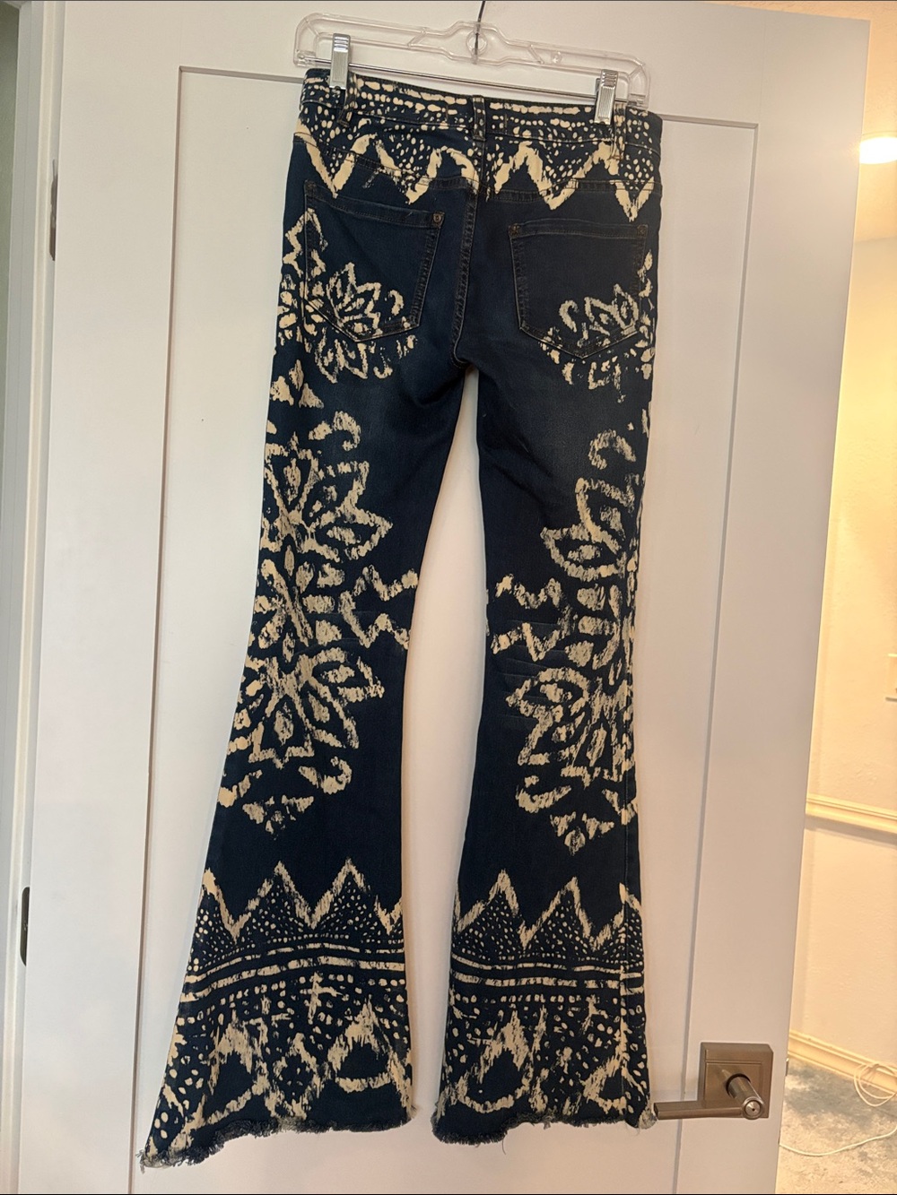 Free People Dark Blue Tie-Dye Flare Jeans Sz 26 - Picture 4 of 4